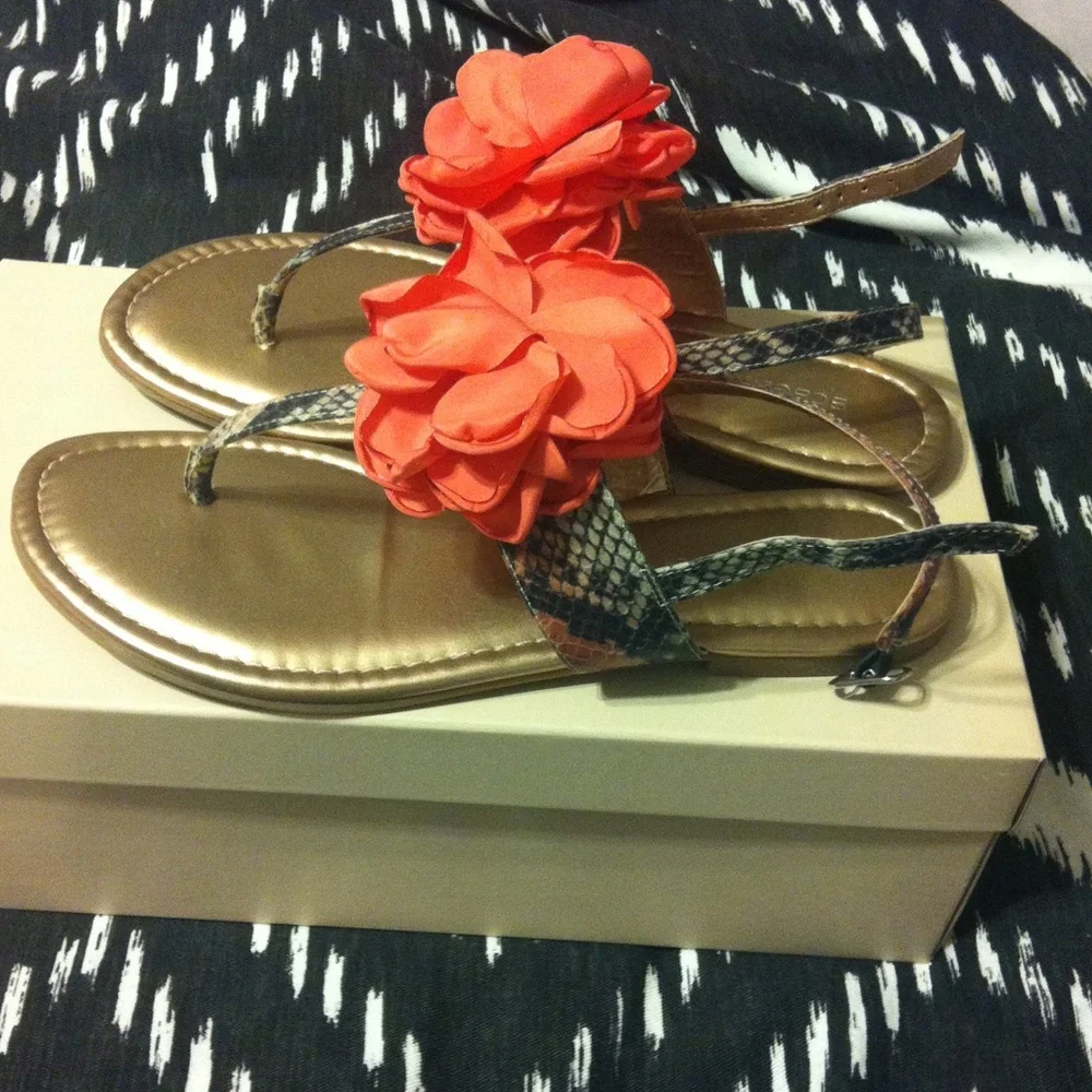 BCBGeneration sandals snakeprint with coral flower - Picture 3 of 6